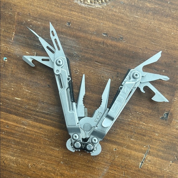Sog Power Pint Multi-Tool - Picture 6 of 9